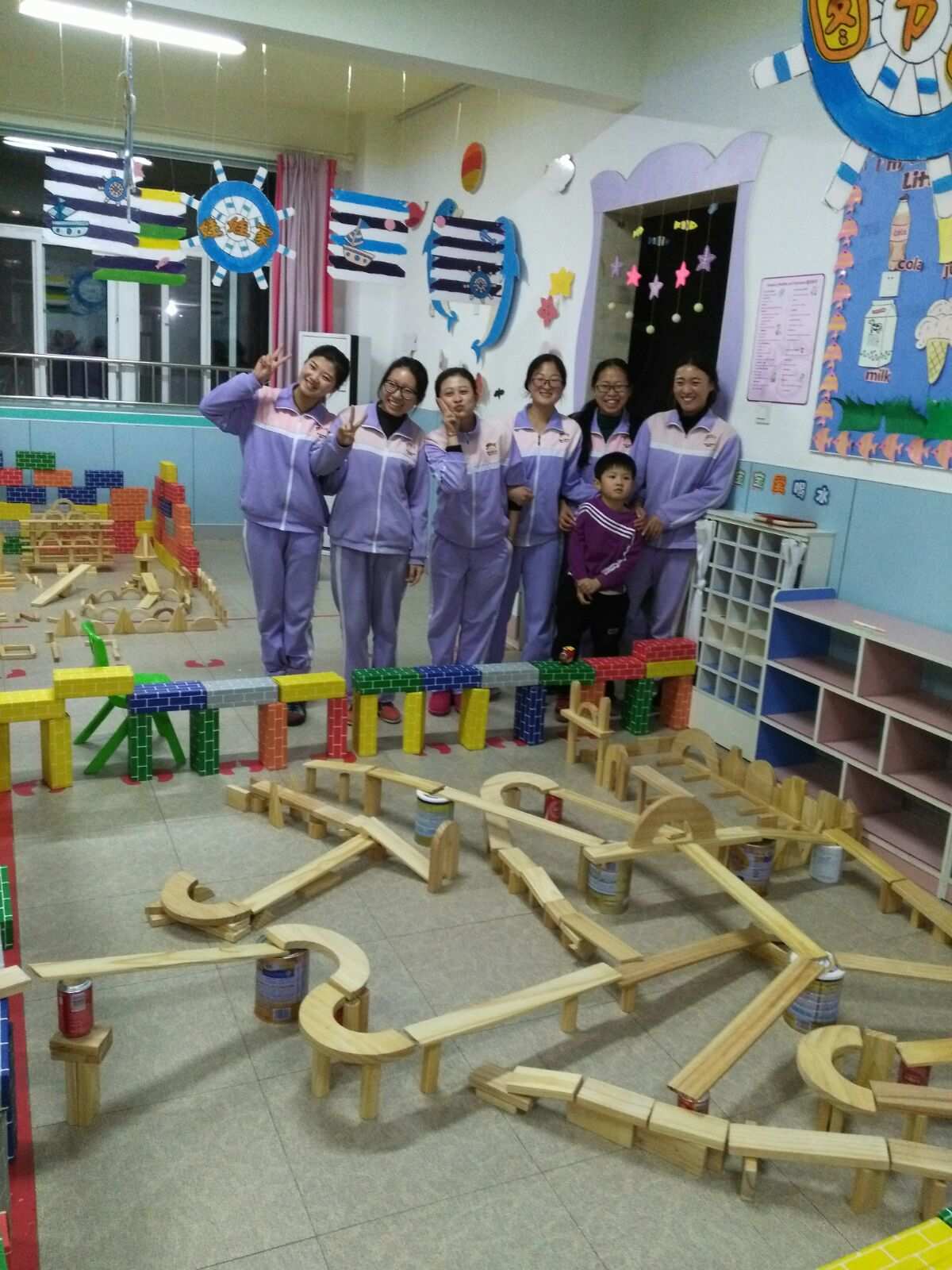 小班建构游戏《幼儿园》教案_幼儿园小班建构游戏活动教案_小班建构游戏幼儿园教案