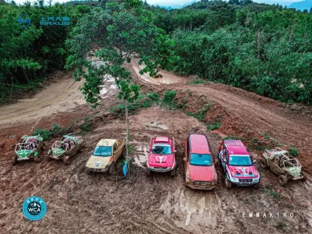 越野比赛车游戏手机版_越野比赛车游戏视频_越野车比赛游戏