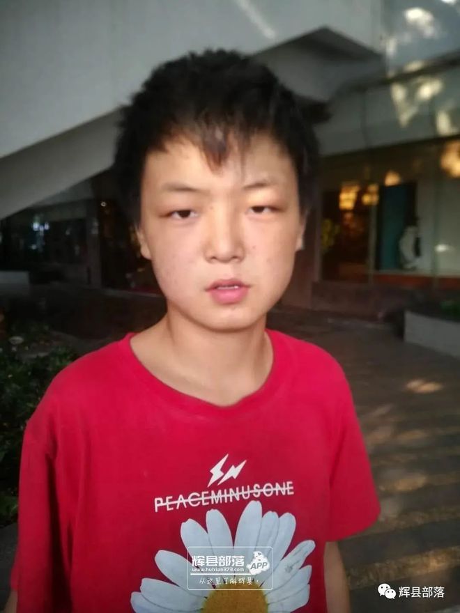 广州小孩游戏玩家_广州手游_广州13岁少年玩手机游戏