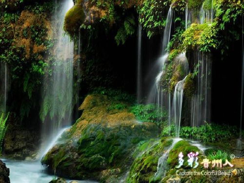 瓶子倒水的 